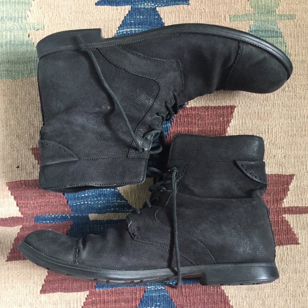 Lace-up black boots